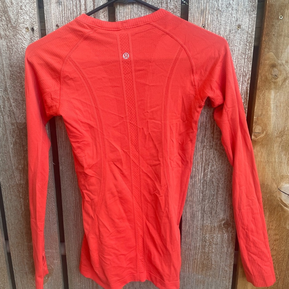 Lululemon long sleeve swiftly tech size 4.